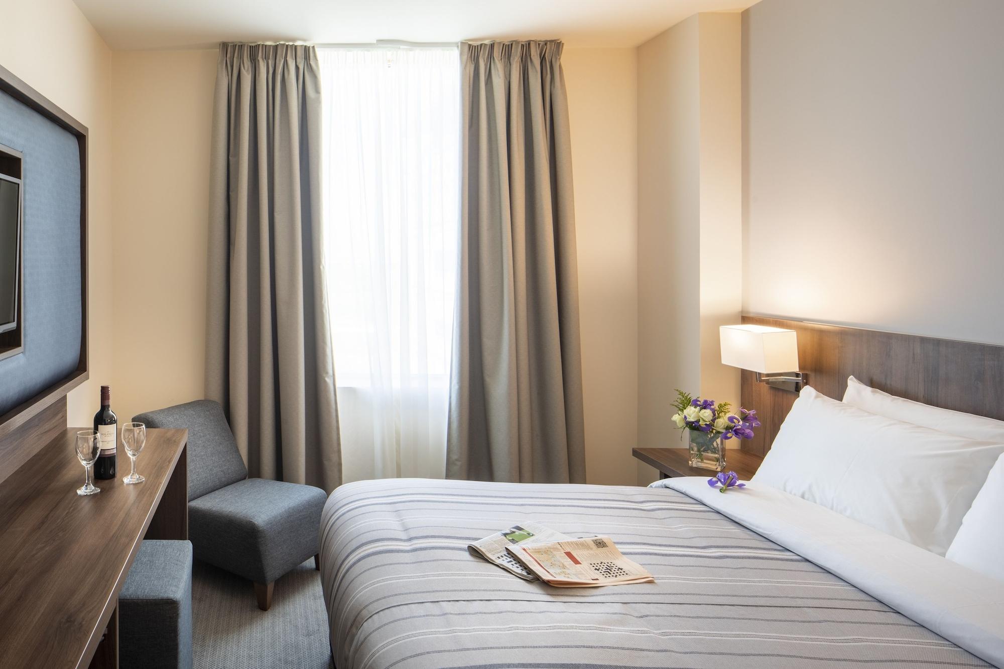 St Giles Heathrow - A St Giles Hotel Feltham Ngoại thất bức ảnh