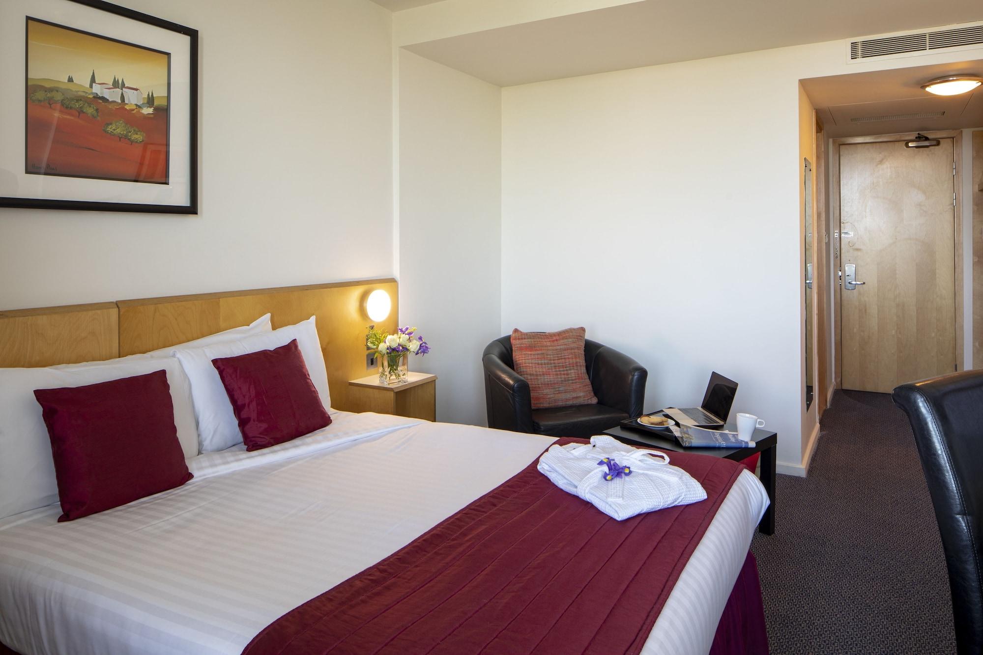 St Giles Heathrow - A St Giles Hotel Feltham Ngoại thất bức ảnh
