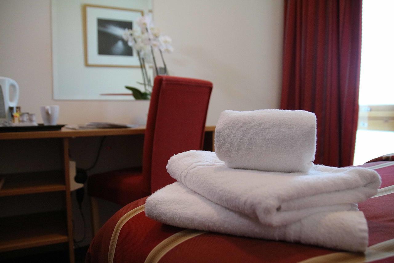 St Giles Heathrow - A St Giles Hotel Feltham Ngoại thất bức ảnh