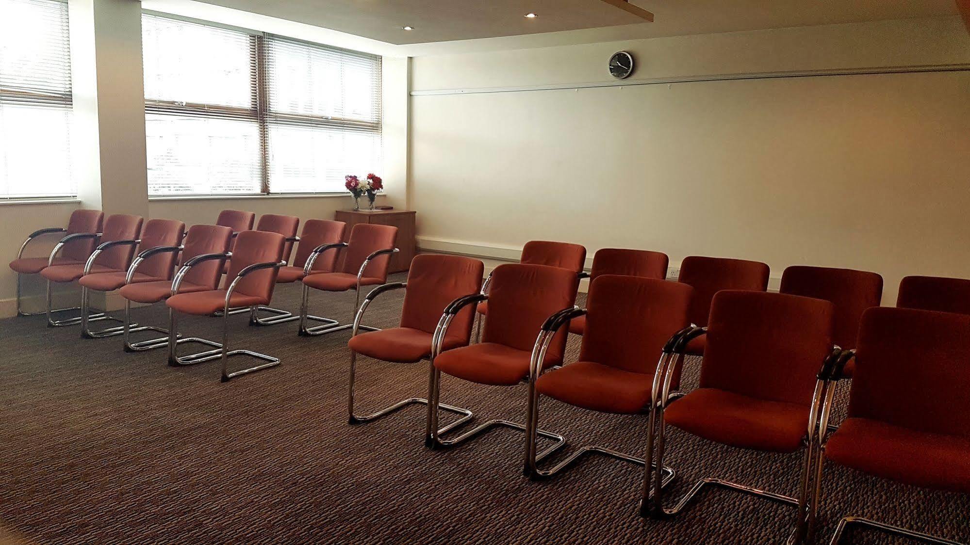 St Giles Heathrow - A St Giles Hotel Feltham Ngoại thất bức ảnh